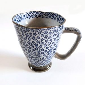 Japanese daisy blue mug