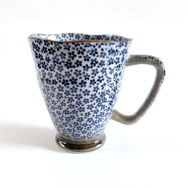 daisy pattern mug blue