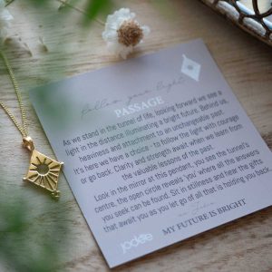 Gold necklace and card meaning